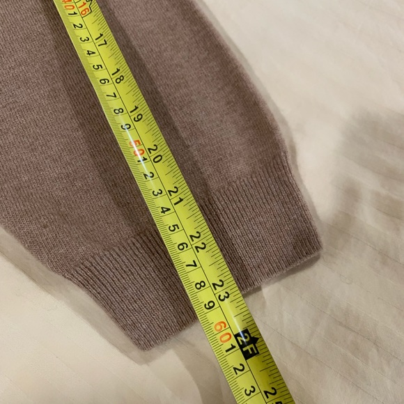 J. Crew 🍒 Merino wool pull over - Picture 7 of 14